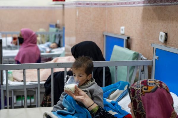 په افغانستان کې د خوارځواکۍ پراخېدل؛ الجزیزې د افغان ماشومانو وضعیت ناوړه بللی
