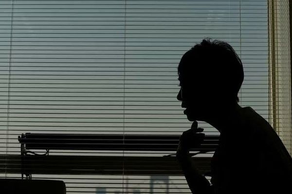 پژوهش: از هر شش زن یک نفر در امریکا هنگام قاعدگی افسرده میشود