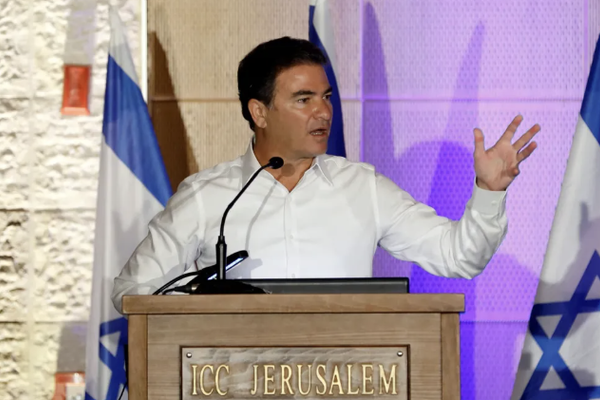 رئيس الموساد السابق: إسرائيل دمّرت أنظمة الدفاع التابعة لإيران