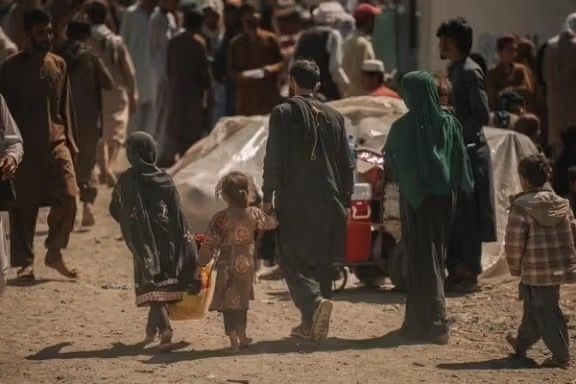 پاکستان و ایران در یک روز حدود ۲۵۰۰ مهاجر افغان را اخراج کردند