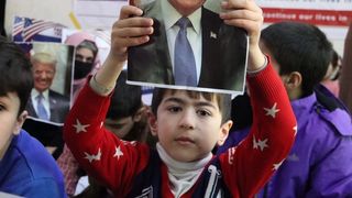 د امریکا افغان متحدین: دا به لویه ناځواني وي، چې ټرمپ پر افغانانو د سفر بندیزونه ولګوي