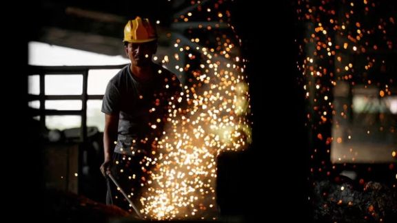 ترامپ وضع تعرفه ۲۵ درصدی بر واردات فولاد و آلومینیوم به امریکا را امضا کرد