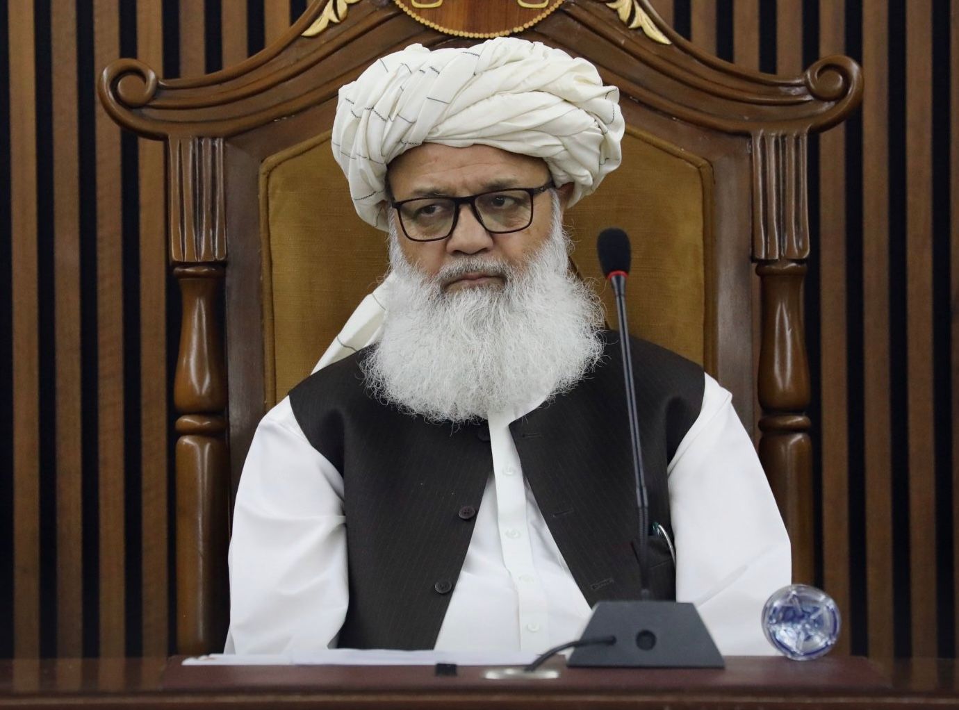 نورالحق انور: مسوولین باید د خلکو له منځه وي، نه دا چې له نورو هېوادونو راغلي وي 