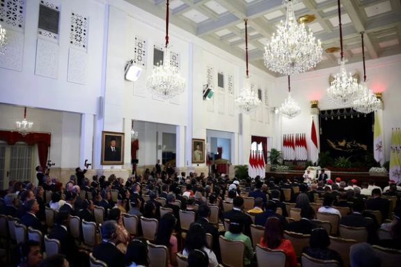پاپ در اجتماع حدود ۳۰۰ نفر از رهبران سیاسی و مذهبی در جاکارتا سخنرانی کرد