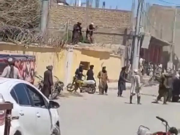 منابع در گرشک: در تیراندازی محافظان شهردار طالبان به سوی دکان‌داران پنج نفر زخمی شدند