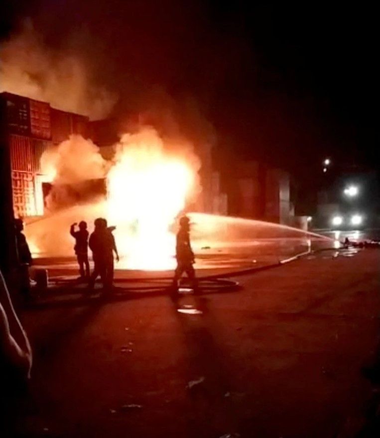 آتش‌سوزی در یک انبار در بنگلادش ده‌ها کشته و صدها زخمی برجای گذاشت