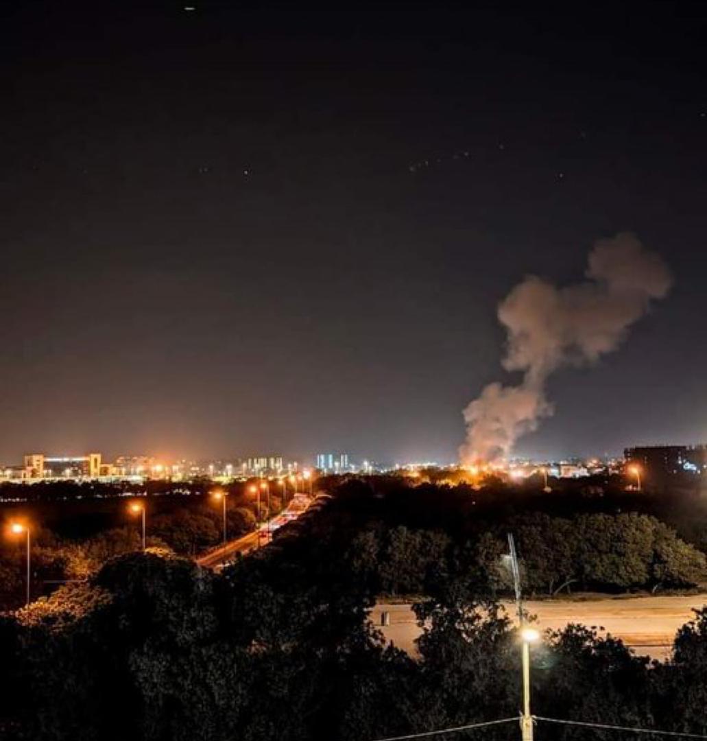 د پاکستان په کراچۍ کې هوايي ډګر ته څېرمه په برید کې دوه چینايان وژل شوي او یو ټپي دی