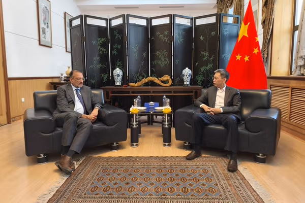 کابل کې د کډوالو عالي کمېشنرۍ استازي د ستنېدونکو په تړاو د چین له سفیر سره کتلي