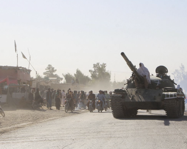 خبير أمریكي بارز: خطر اندلاع حرب شاملة بين طالبان وباكستان آخذ في الارتفاع