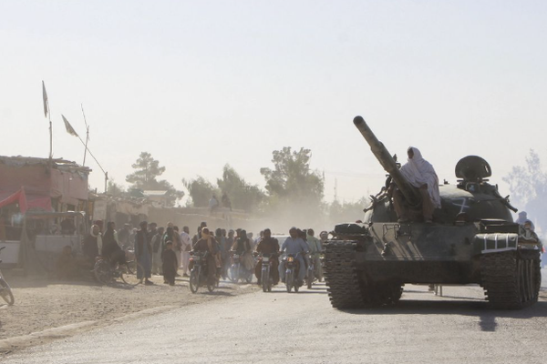 خبير أمریكي بارز: خطر اندلاع حرب شاملة بين طالبان وباكستان آخذ في الارتفاع