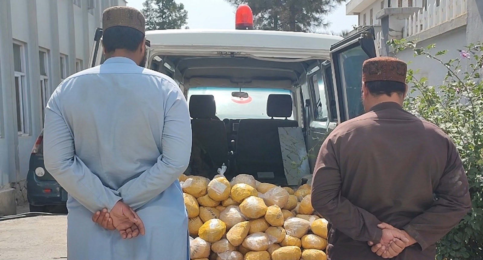 طالبان وايي په تخار کې یې ۵۴۳ کیلوګرامه نشه‌يي توکي کشف او ترلاسه کړي دي