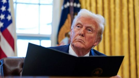 ترامپ فرمان جدیدی امضا کرد که اثبات تابعیت امریکایی را برای رایدهی الزامی میکند