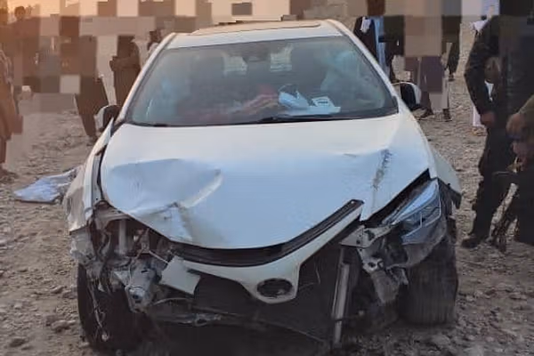 ننګرهار کې د یوې ټرافیکي پېښې له امله دوه کسان مړه او درې نور ټپیان شوي