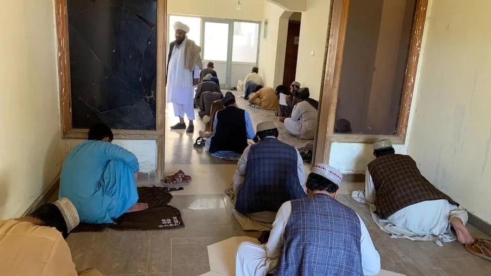 امر به معروف به دانش‌آموزان هلمندی دستور داده مانند مدارس لباس بپوشند و ریش بگذارند