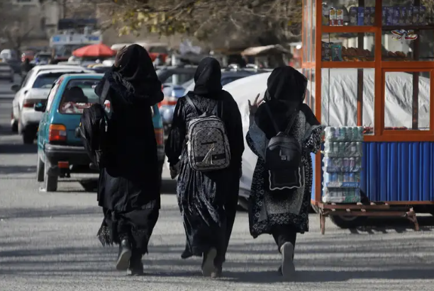 إغاثية إيطالية: بنات عناصر طالبان يدرسن في مدرسة سرية بأفغانستان
