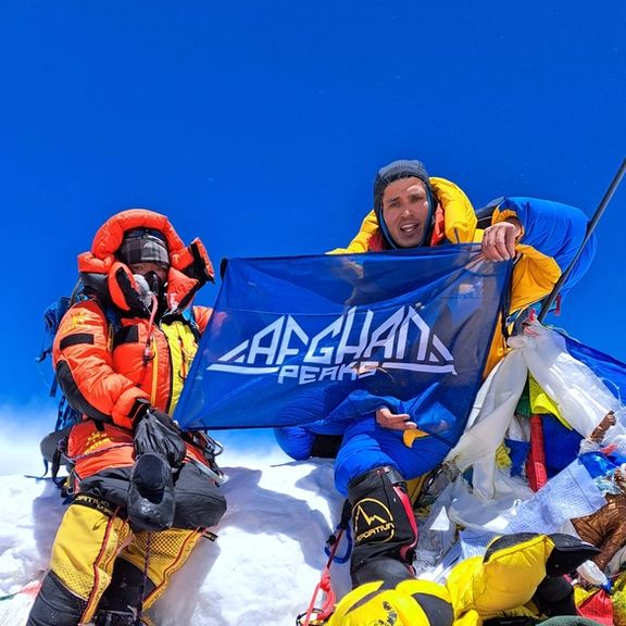 سمیعالدین صدیقی به عنوان نخستین ورزشکار افغان به بلندترین قله جهان صعود کرد
