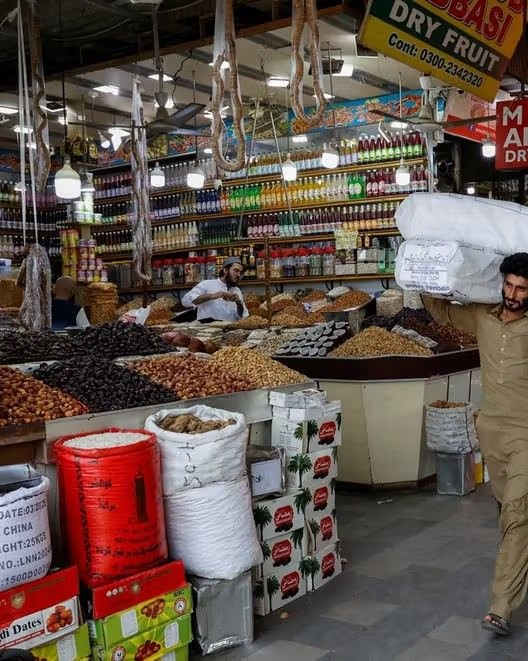 ارتفاع أسعار الخضراوات والفواكه في باكستان بعد إغلاق المعابر مع أفغانستان