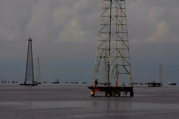 ترامپ میگوید ونزوئلا دهها میلیون بشکه نفت تحریمی را در اختیار امریکا میگذارد