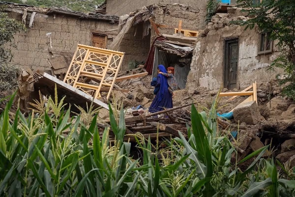 بنیاد بیل گیتس ۶۰۰ هزار دالر به زلزلهزدگان افغانستان کمک کرد