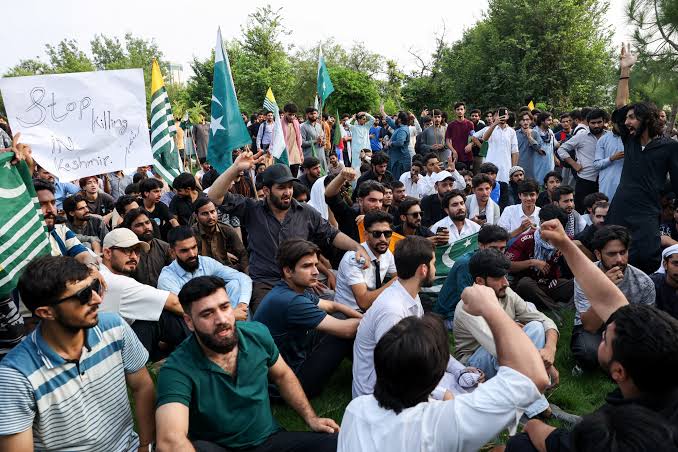 بشري حقونو بنسټ: پاکستان دې په کشمیر کې د اعتراض کوونکو پر وړاندې زور ودروي