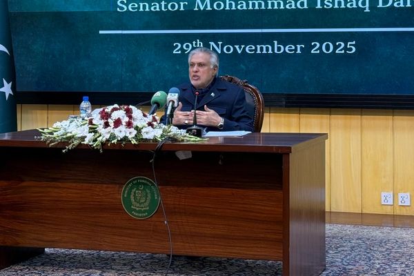 اسحاق ډار وايي متقي ورته ویلي و چې په افغانستان کې د ټي ټي پي یو شمیر غړي نیول شوي