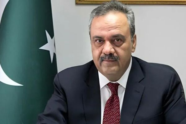 اصف دراني: پاکستان باید د افغانستان د رژیم بدلون په لوبه کې بیا ځان ښکېل نه کړي