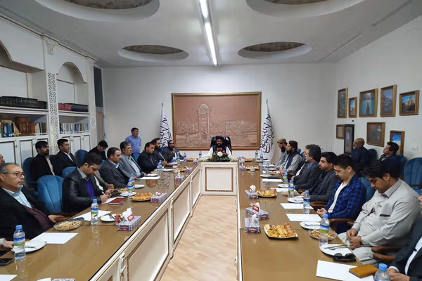 طالبانو په ایران کې له مېشتو افغان پانګوالو وغوښتل چې په افغانستان کې پانګونې وکړي