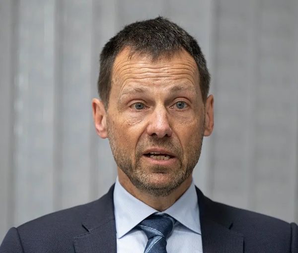 نماینده اتحادیه اروپا: برای رعایت حقوق زنان افغان راه‌اندازی «گفت‌وگوی ملی» نیاز است