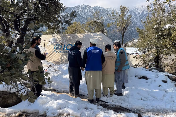 ملګري ملتونه: د زلزله ځپلو کورنیو لپاره د ژمي په سړې هوا کې د مرستو وېش پيل شوی