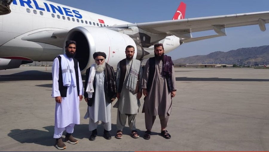 د طالبانو د چاپېریال ساتنې ادارې مشر د یوه پلاوي په مشرۍ اذربایجان ته ولاړ