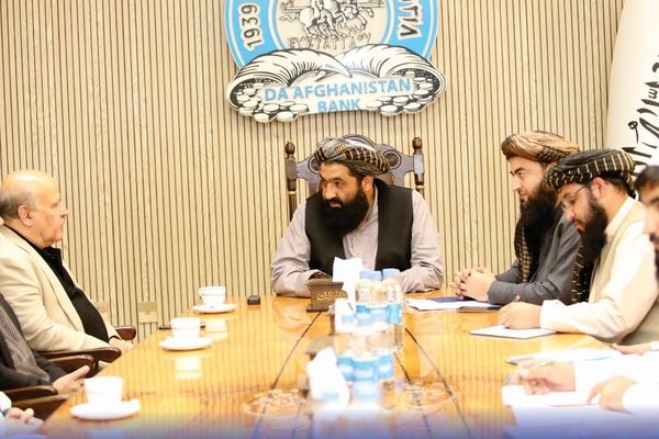 د افغانستان بانک رییس له خصوصي بانکونو وغوښتل چې اسلامي بانکداري بشپړه عملي کړي