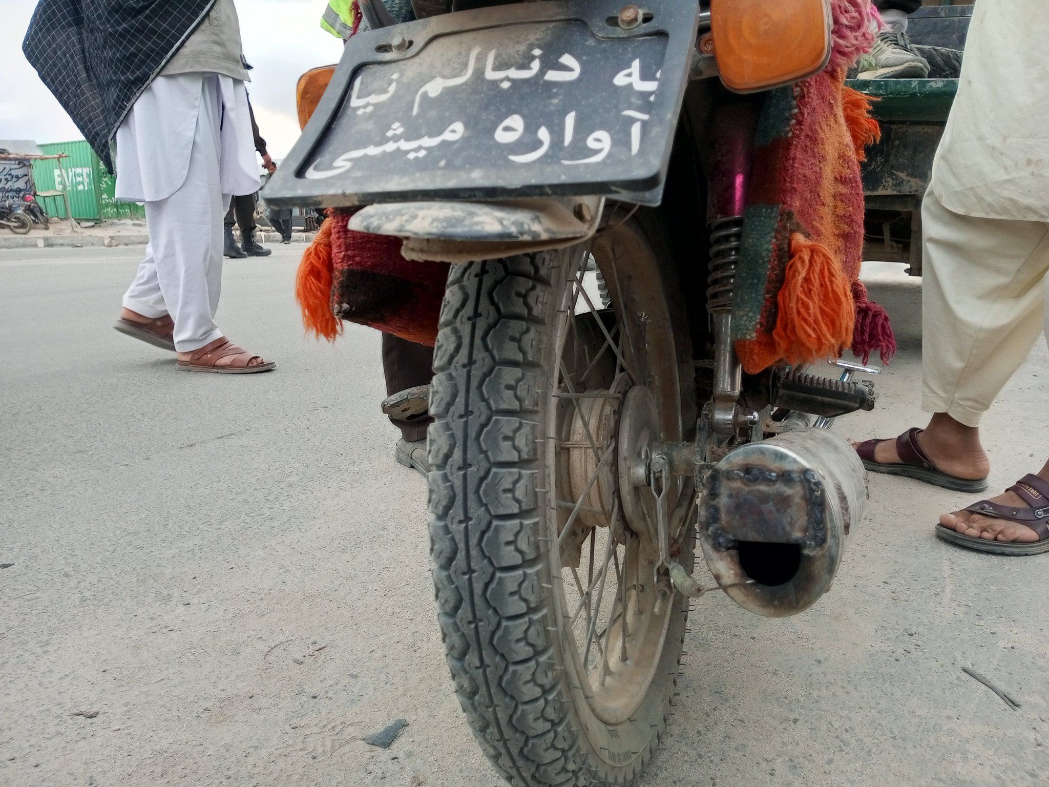 طالبان در دایکندی به مردم دستور داد تاوان 'موتورسایکل دزدی شده' یک عضو این گروه را بدهند