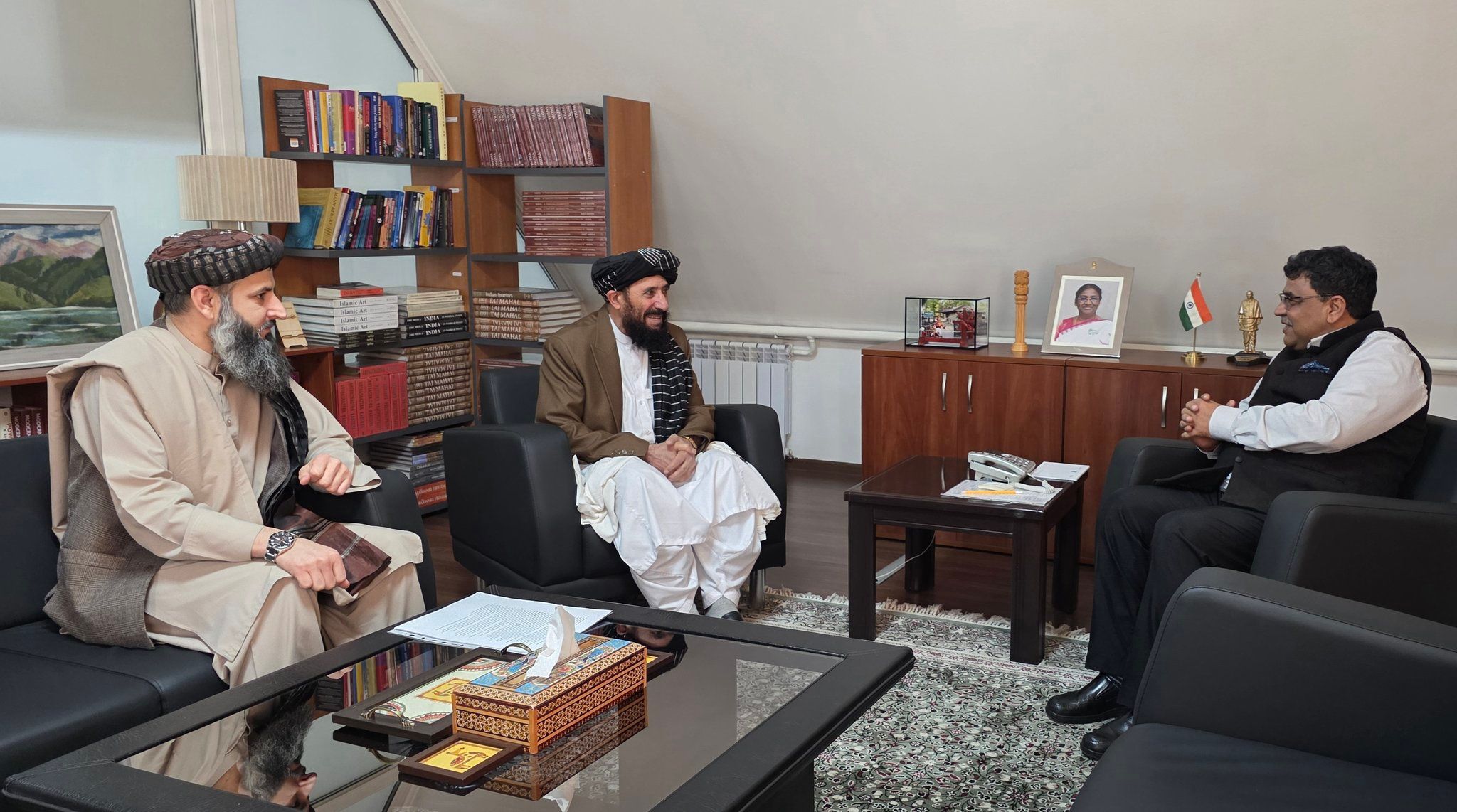 په قرغزستان کې د طالبانو او هند سفیرانو د سیاسي او سوداګریزو اړیکو پر پراختیا خبرې کړې