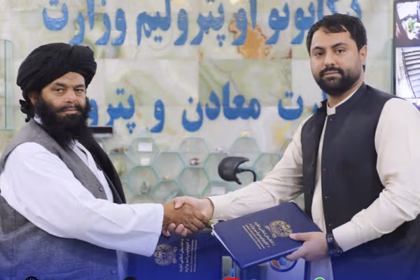 طالبان قرارداد استخراج معدن چندفلزی فاریاب را با یک شرکت داخلی امضا کرد