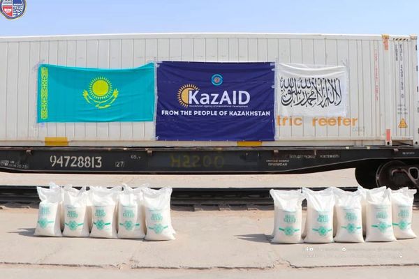 قزاقستان ۳۲۰ تُن کمک بشردوستانه به افغانستان ارسال کرد