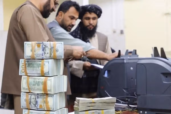 US Lawmakers Move To Block $631 Million In Aid To Afghanistan