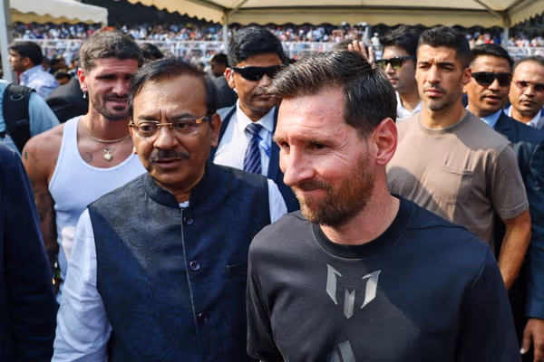 استقبال تاریخی کلکته از لیونل مسی؛ دیدار با ستارههای سینما، کریکت و نخست وزیر هندوستان