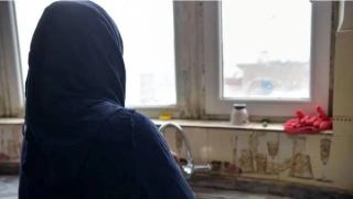 افغان کډواله: تر سهاره له دې وېرې وېښه یم، چې پولیس د کور دروازه راماته نه کړي