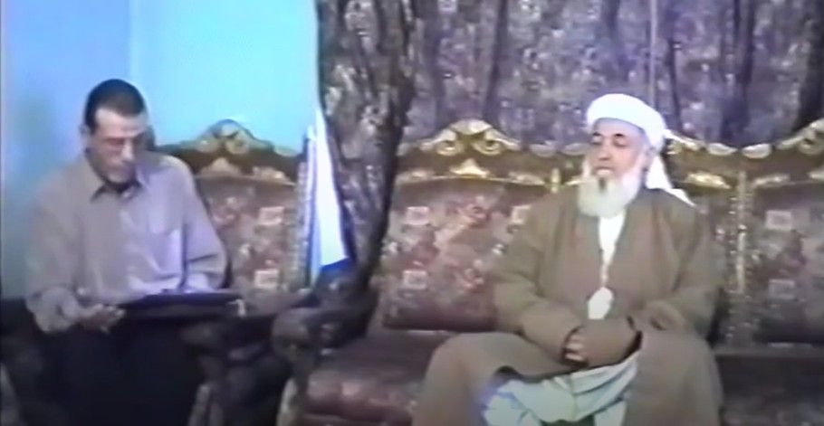عبدالستار دحمان در حال مصاحبه با برهان‌الدین ربانی