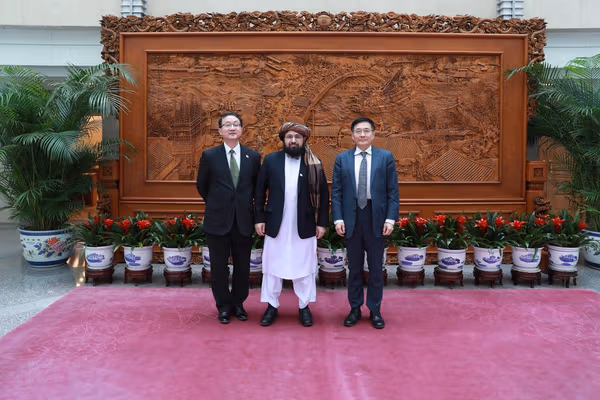 سفیر طالبان با مقامهای وزارت خارجه چین درباره دهلیز واخان گفتوگو کرد