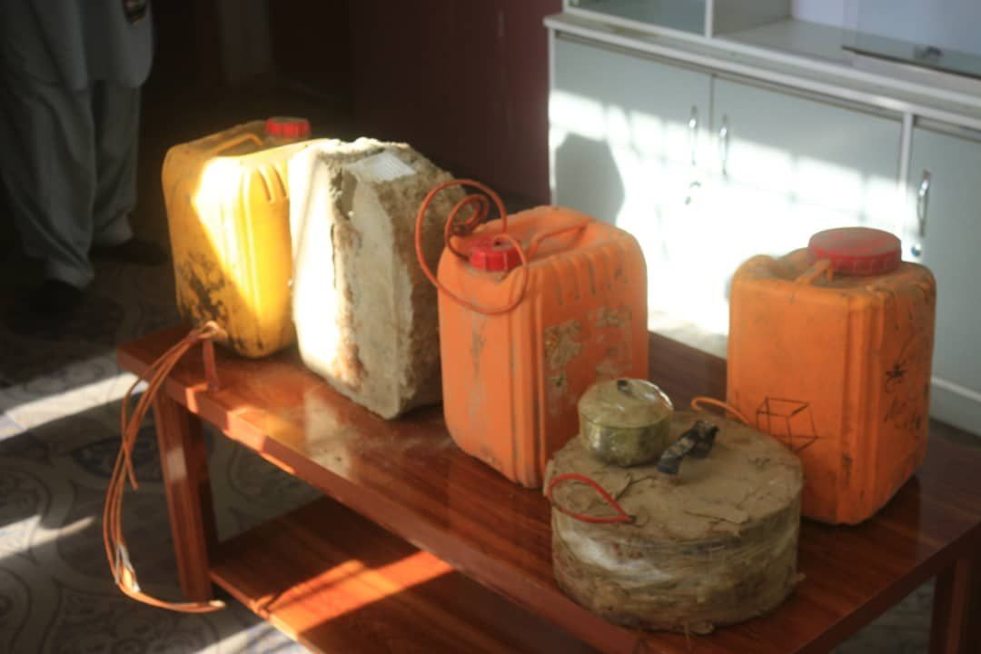 موزیم طالبان در میدان وردک. طالبان بمب‌های بشکه‌ای را در موزیم نگهداری می‌کند