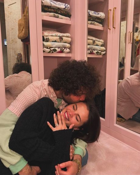 مشهوره امریکایې سندرغاړې او اداکاره سیلینا ګومیز هم د مجردانو له لېست څخه ووتله