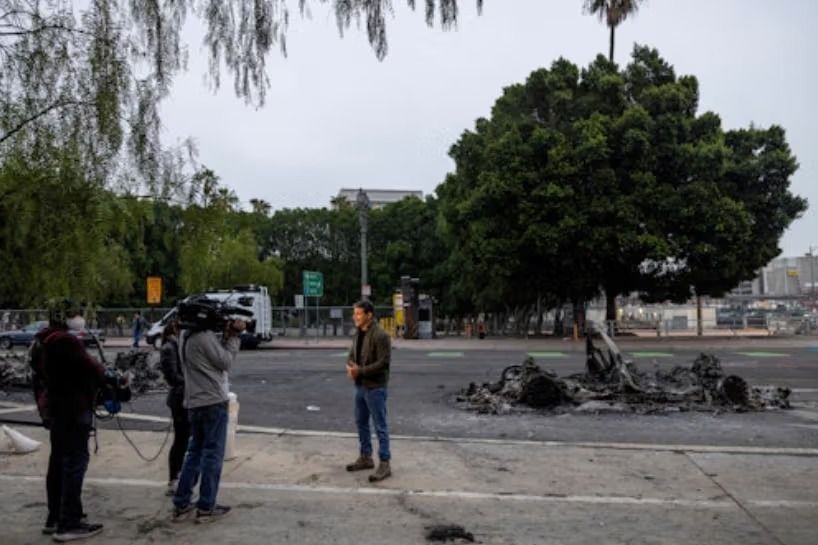 خبرنگاران در میان زخمی‌های لس‌انجلس؛ بیش از سی مورد خشونت پولیس علیه رسانه‌ها ثبت شد