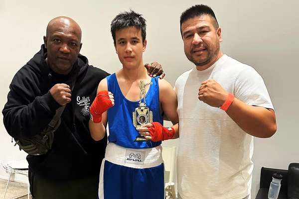 افغان سوکوهونکي میلاد نوري په کاناډا کې له خپل مکزیکي سیال څخه لوبه وګټله