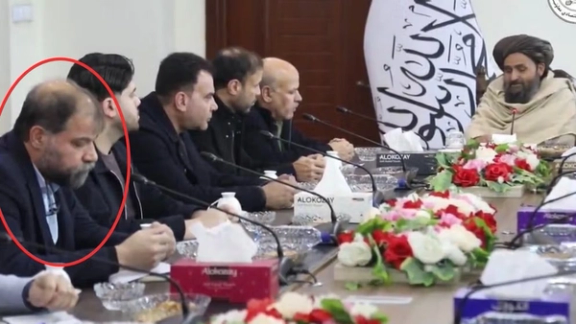 د پخواني حکومت د بهرنیو چارو وزارت معیین له ملا برادر سره لیدلي