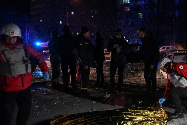 د اوکراین په زاپورېژیا ښار کې روسیې ډرون برید دوه کسان وژلي او نهه نور بیا ټپيان دي