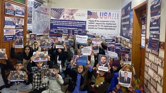 د امریکا افغان متحدین د کډوالۍ اړوند د ټرمپ د کابینې ارزوونکي راپور ته شېبې شماري