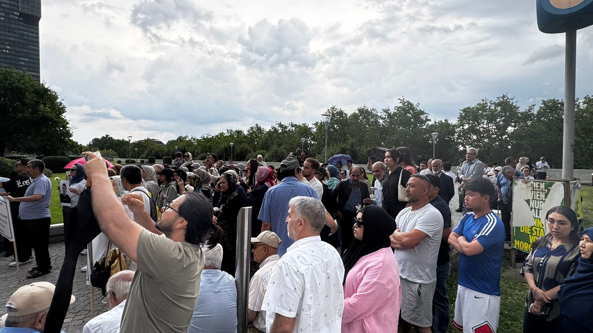 معترضان در اتریش خواهان برخورد انسانی با مهاجران افغان در ایران و پاکستان شدند