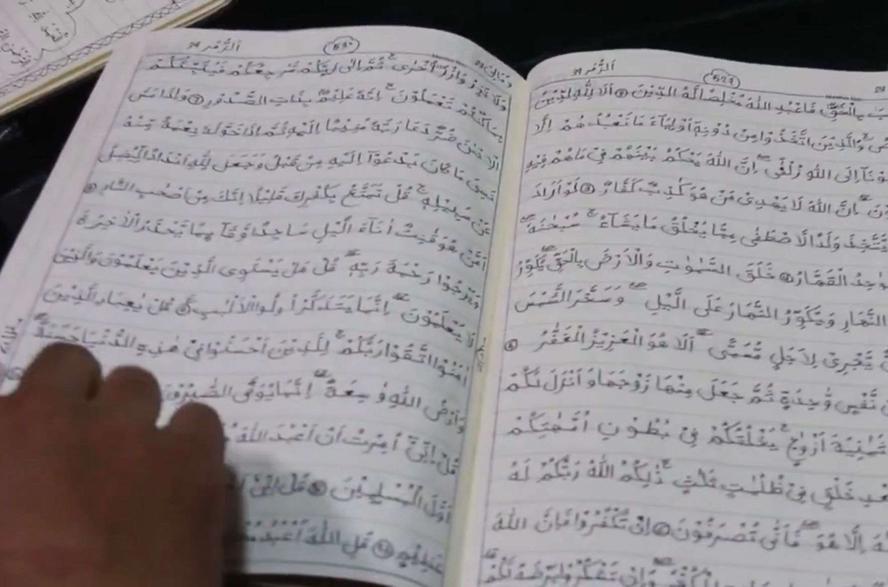 پر زده‌کړو د بندیزونو لړ کې؛ بغلان کې یوې نجلۍ پنځه میاشتو کې بشپړ قران کریم په لاس لیکلی