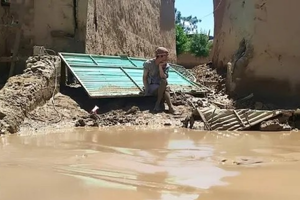 په سمنګان کې د سختو سېلابونو له امله یوه ښځه او دوه ماشومان تري تم شوي دي